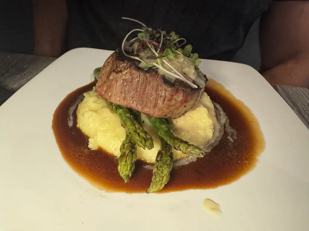 Breakwater Restaurant & Bar_Beaufort, SC_slider_image_3