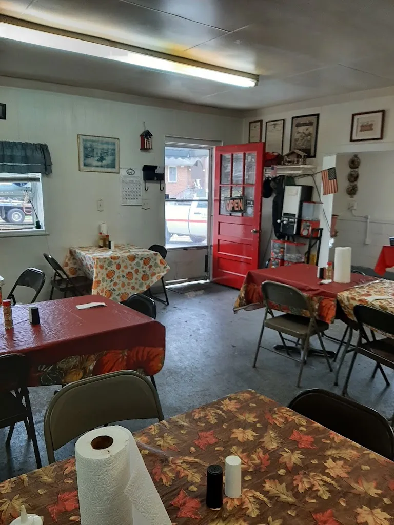 Matthews Oak & Hickory BBQ restaurant in Saluda, SC