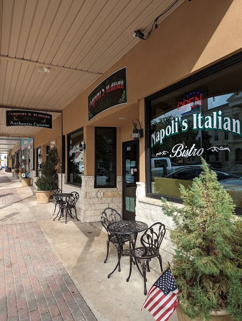 Napoli's Italian Bistro restaurant in Belton, TX