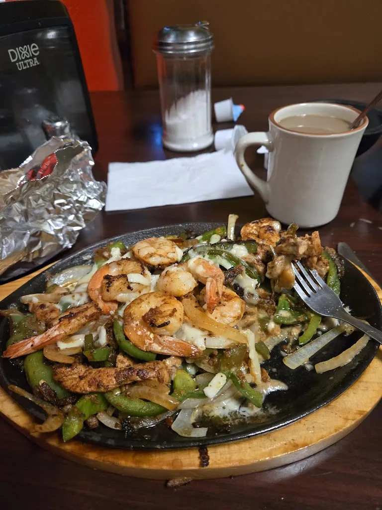 Nora Rodriguez_LOS AGAVES Jalisco's Grill & Cantina_Borger, TX_recensione