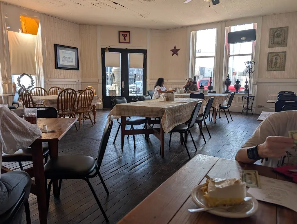 Star Beau's restaurant in Comanche, TX