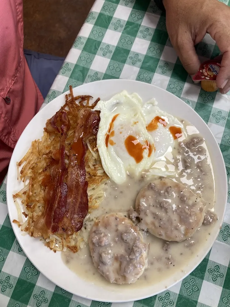 EM R._Biscuits & Gravy Neighborhood Kitchen_Donna, TX_reseña