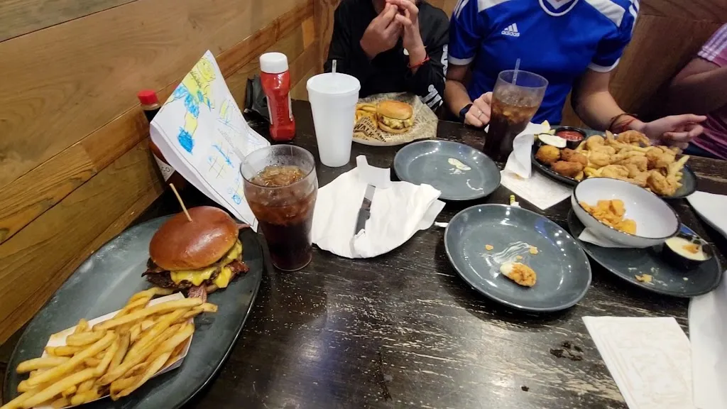 Walk-On's Sports Bistreaux - Edinburg Restaurant_Edinburg, TX_slider_imagen_2
