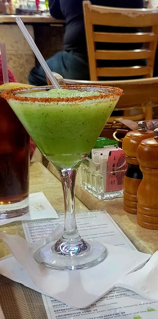 Gina Sanchez_Cosmos Bar & Grill_Laredo, TX_review