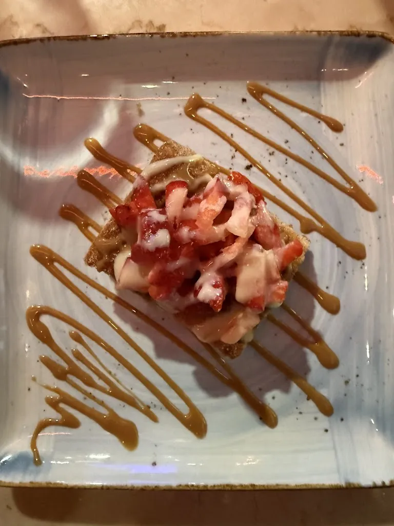 Cesar Lombrana_Cosmos Bar & Grill_Laredo, TX_review