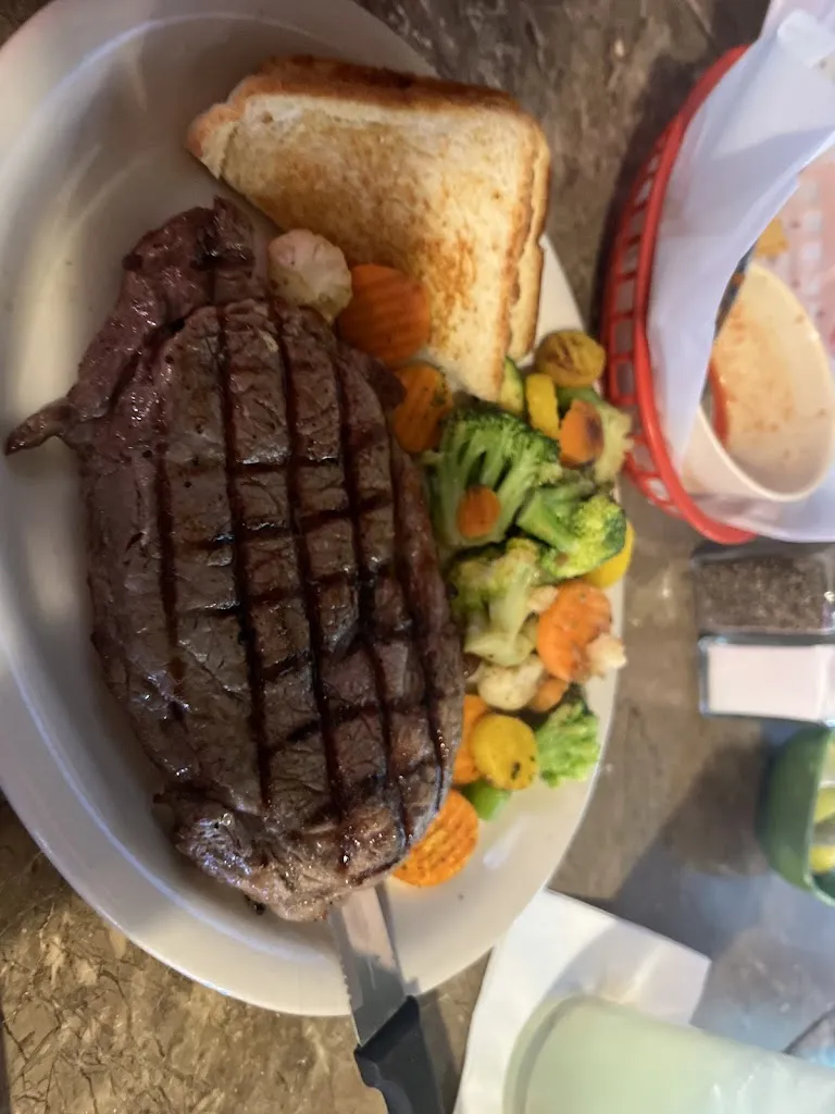 garrett fortune_Charlie's Corona Bar and Grill_Laredo, TX_review