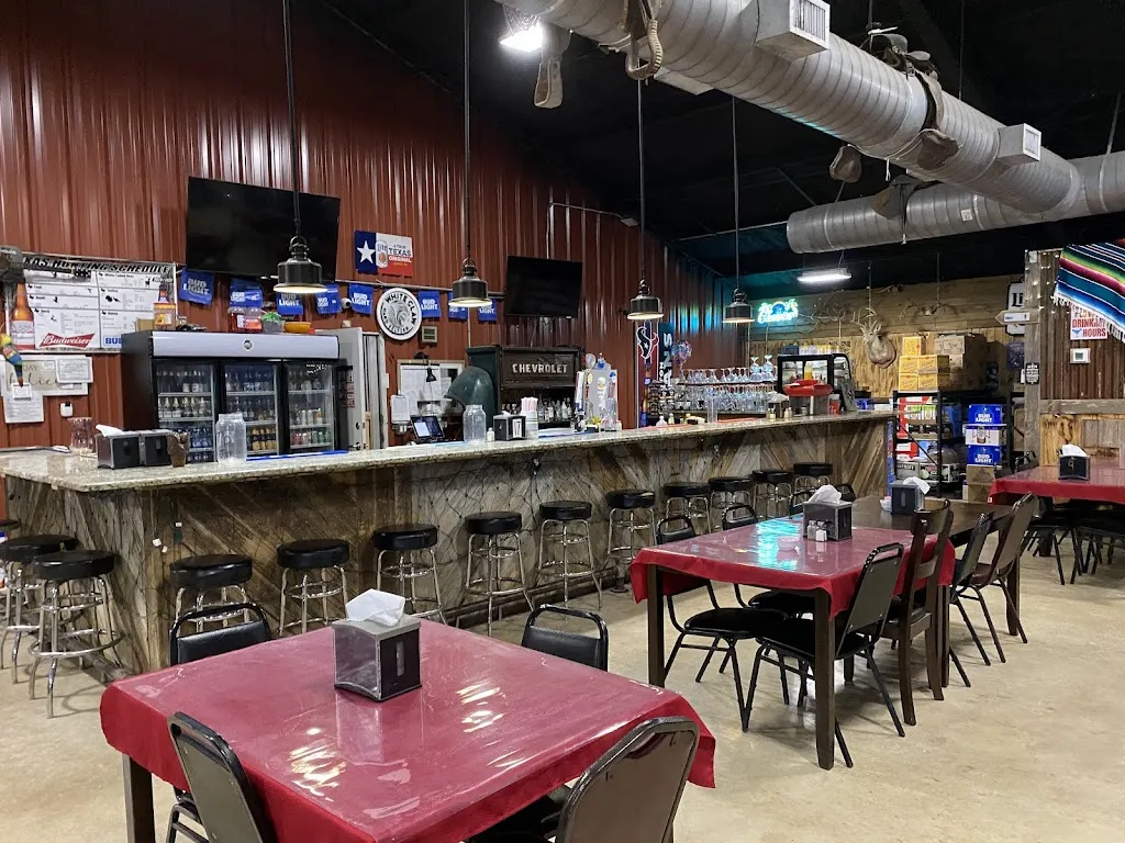 Live Oak Restaurant Sports Grill restaurant in Three Rivers, TX