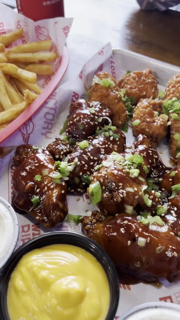 iWinngs Wings & Ribs TX_Pharr, TX_slider_imagen_2