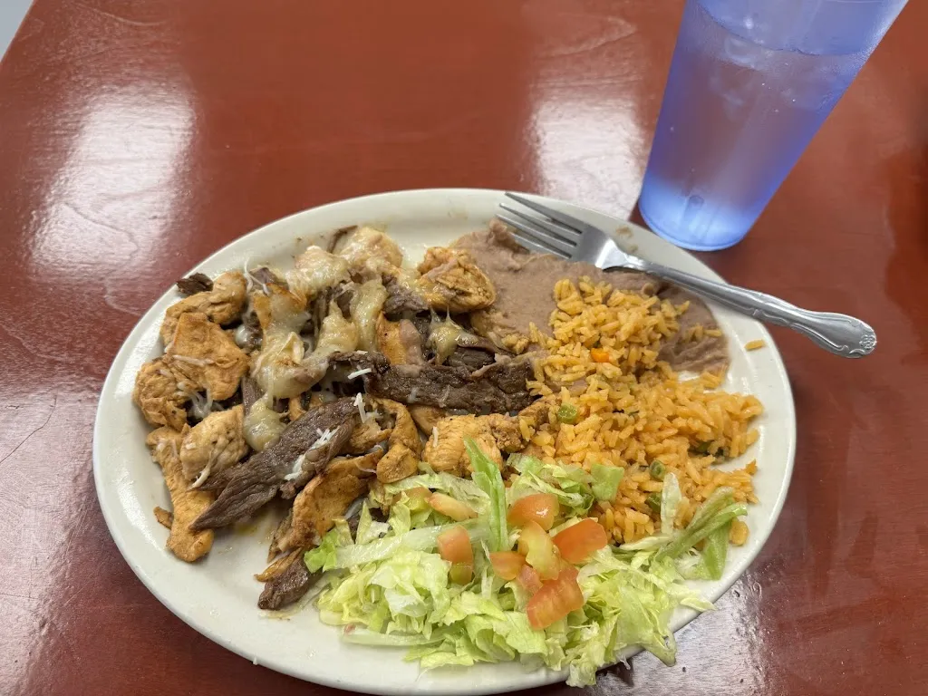 Kyle Smith_El Faro Mexican and Salvadorian_Austin, TX_avis