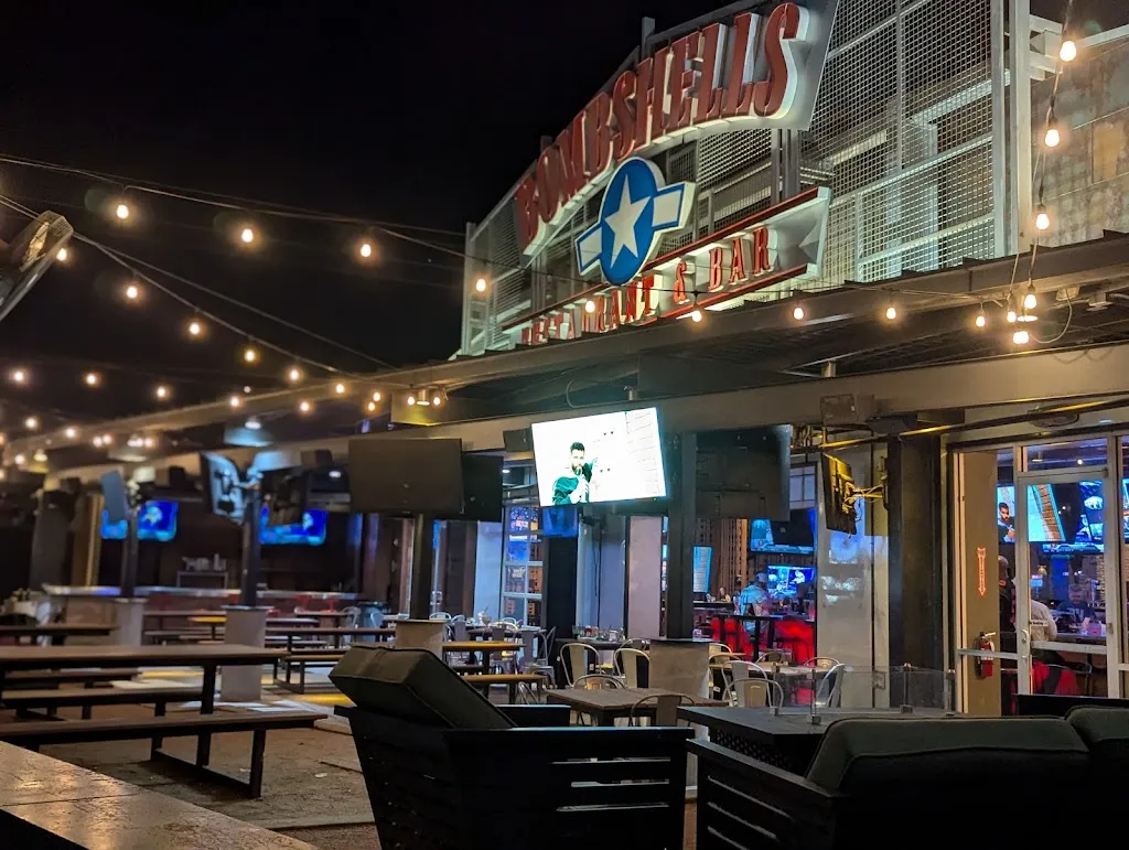 General Malice (Malice Media LLC.)_Bombshells Restaurant & Bar_Pflugerville, TX_review
