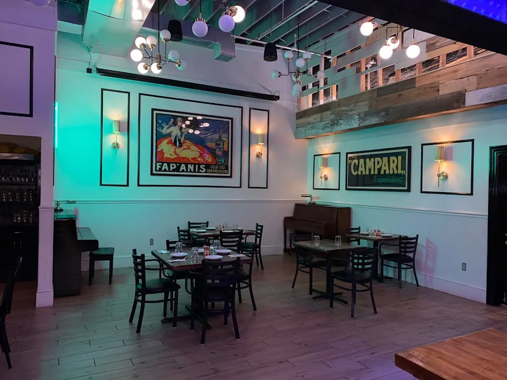 Grill350 restaurant à 350 Pleasant Valley Way, West