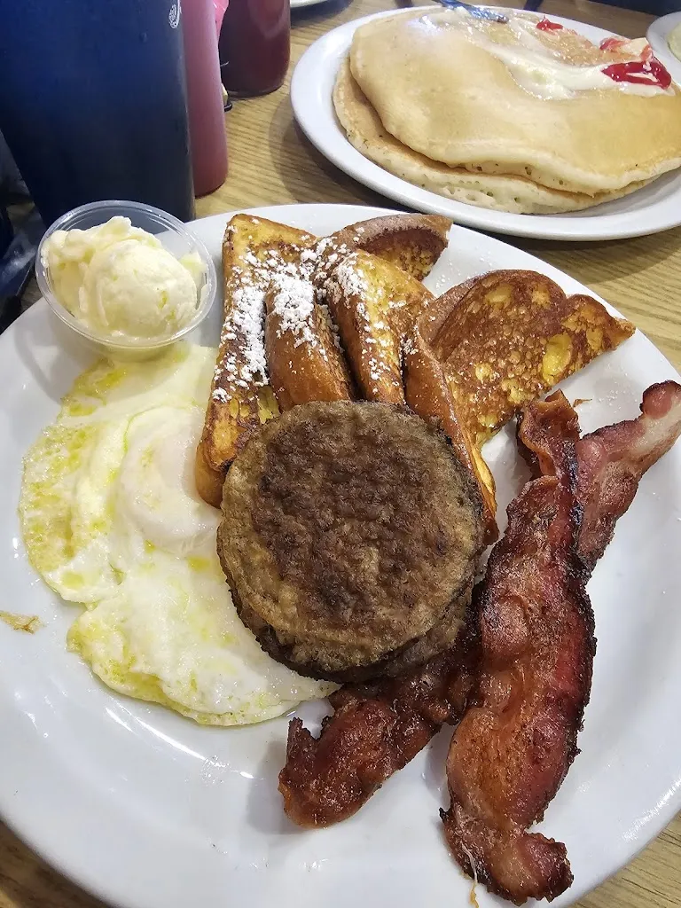 Kifanie Fichialos_Bishop's Grill_St. George, UT_review