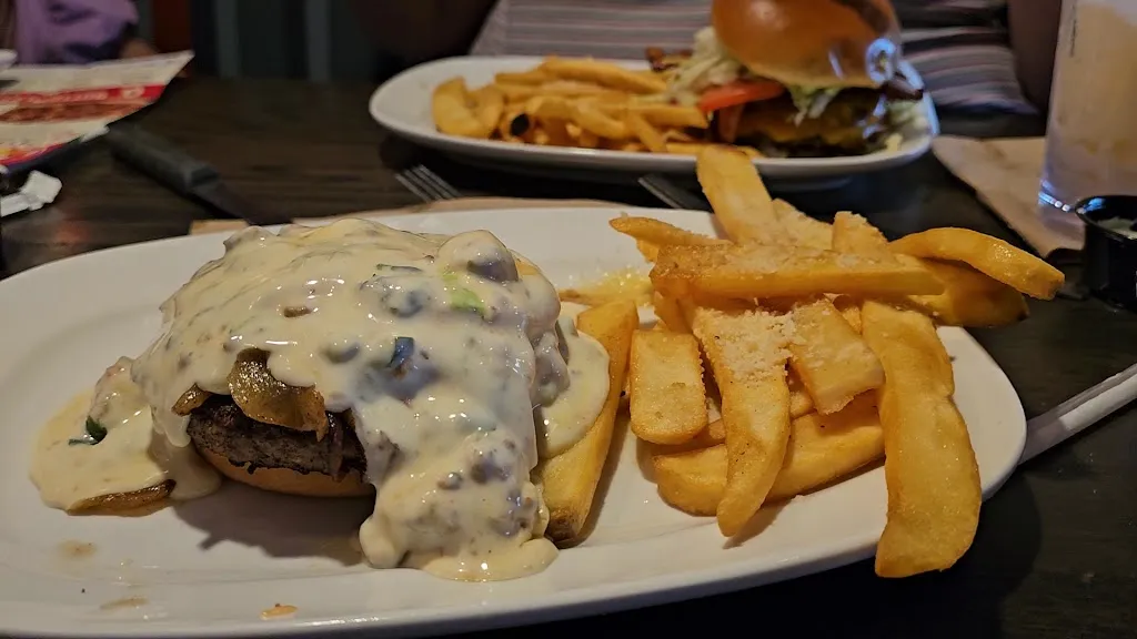 Red Robin Gourmet Burgers and Brews_Washington, UT_slider_imagen_2