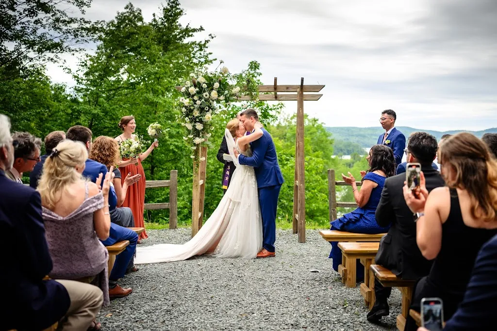 Nicole Morris_Lake Bomoseen Lodge Taproom_Bomoseen, VT_review