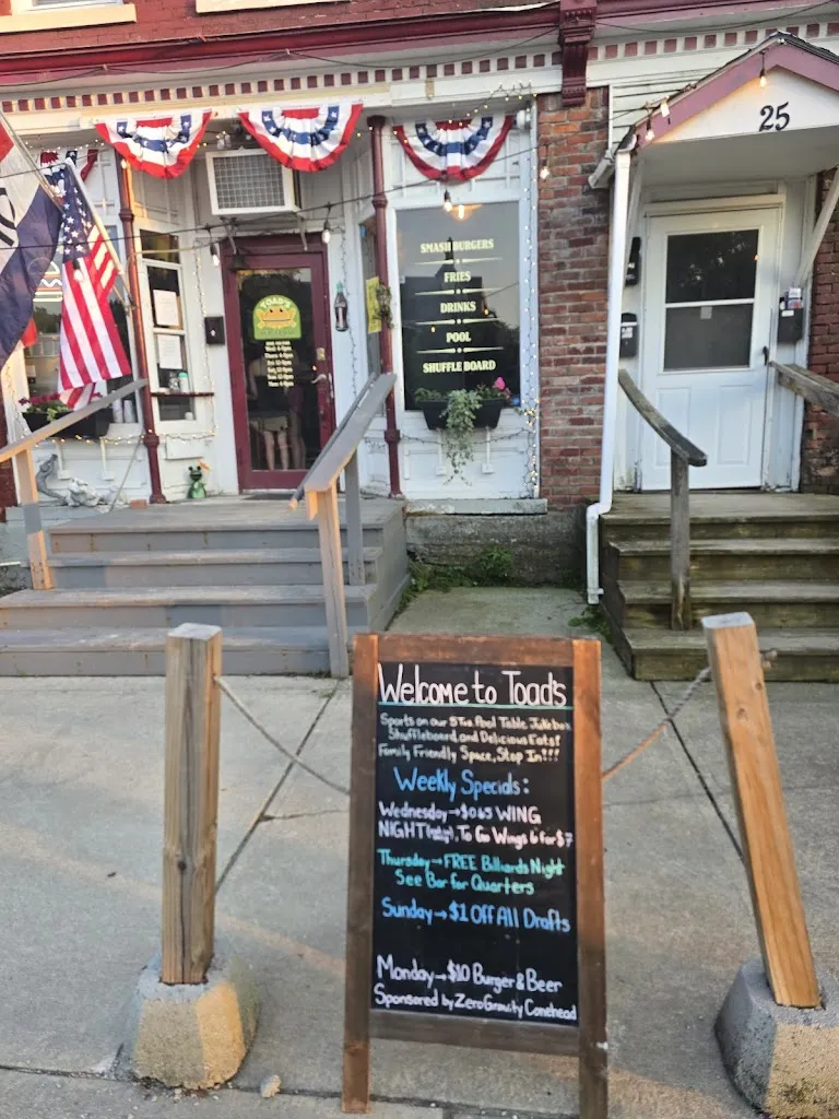 Benjamin Sage_Toad's Burger Bar_Poultney, VT_reseña