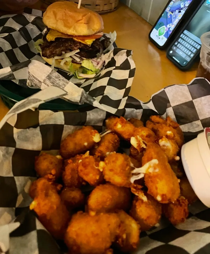 Haley Billow_Toad's Burger Bar_Poultney, VT_review