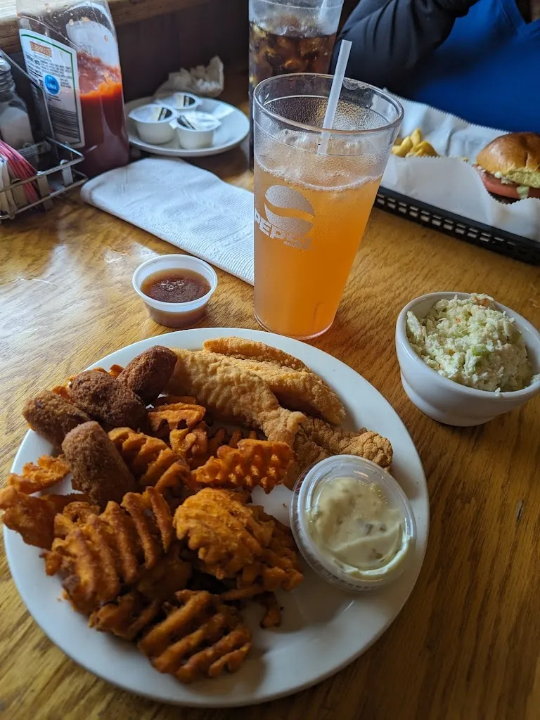Hugo’s Restaurant and Sports Bar_Martinsville, VA_slider_image_2