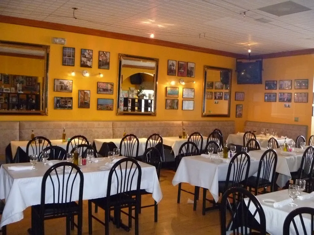 Idylwood Grill & Wine Bar restaurant in Falls Church, VA