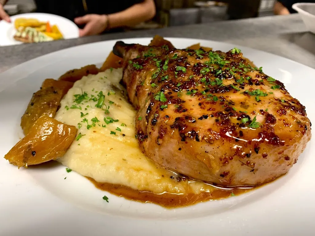 Graze on Main_Wytheville, VA_slider_immagine_3