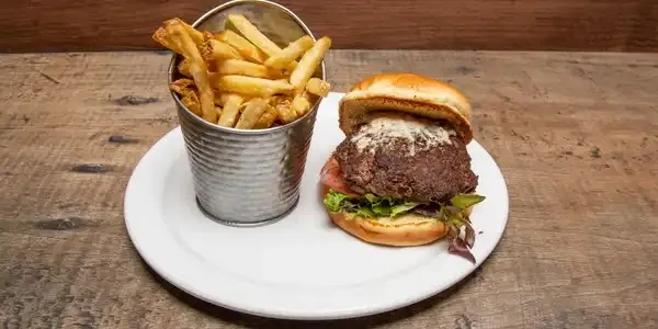 The Red Stag Restaurant & Matterhorn Lounge_Wytheville, VA_slider_immagine_2