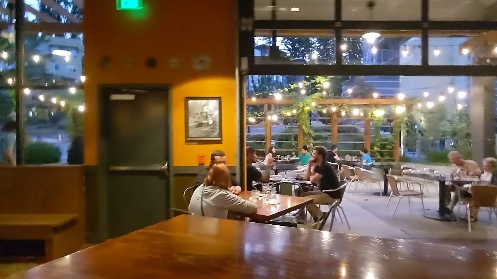 Beardslee Public House_Bothell, WA_slider_image_2