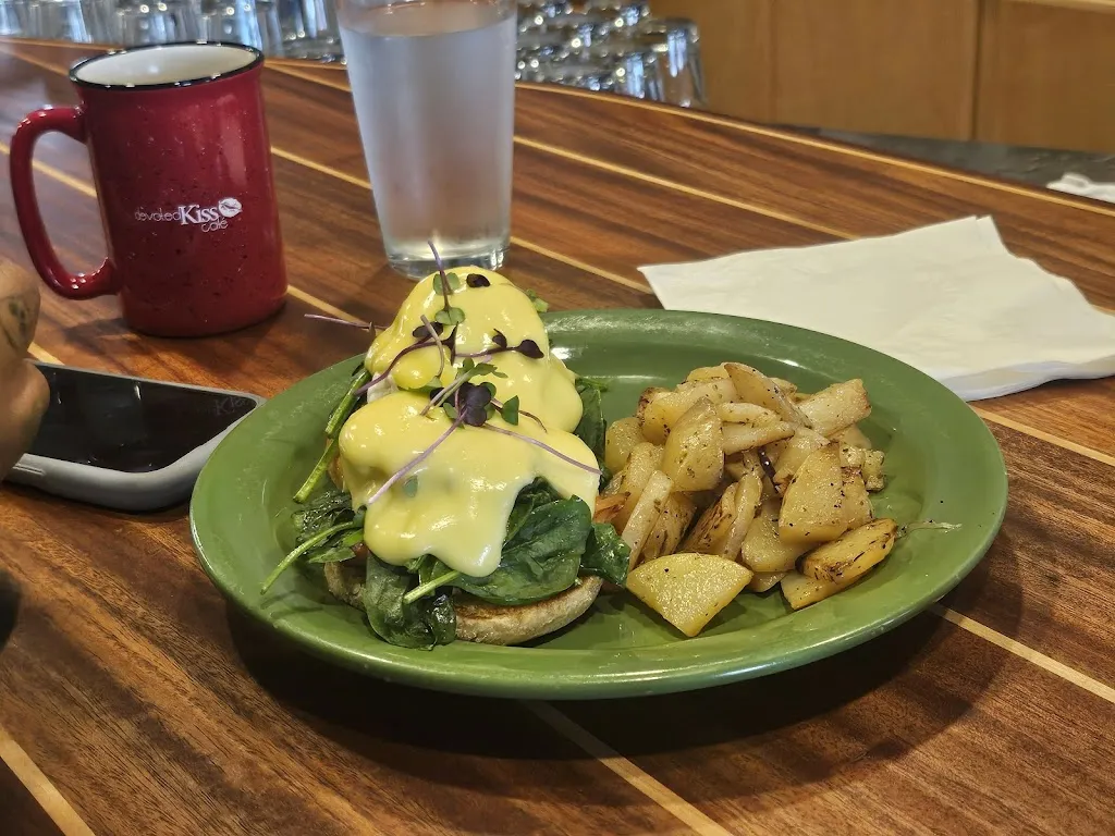 Devoted Kiss Cafe_Gig Harbor, WA_slider_bild_3