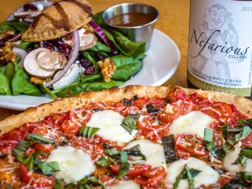 Local Myth Pizza_Chelan, WA_slider_image_3
