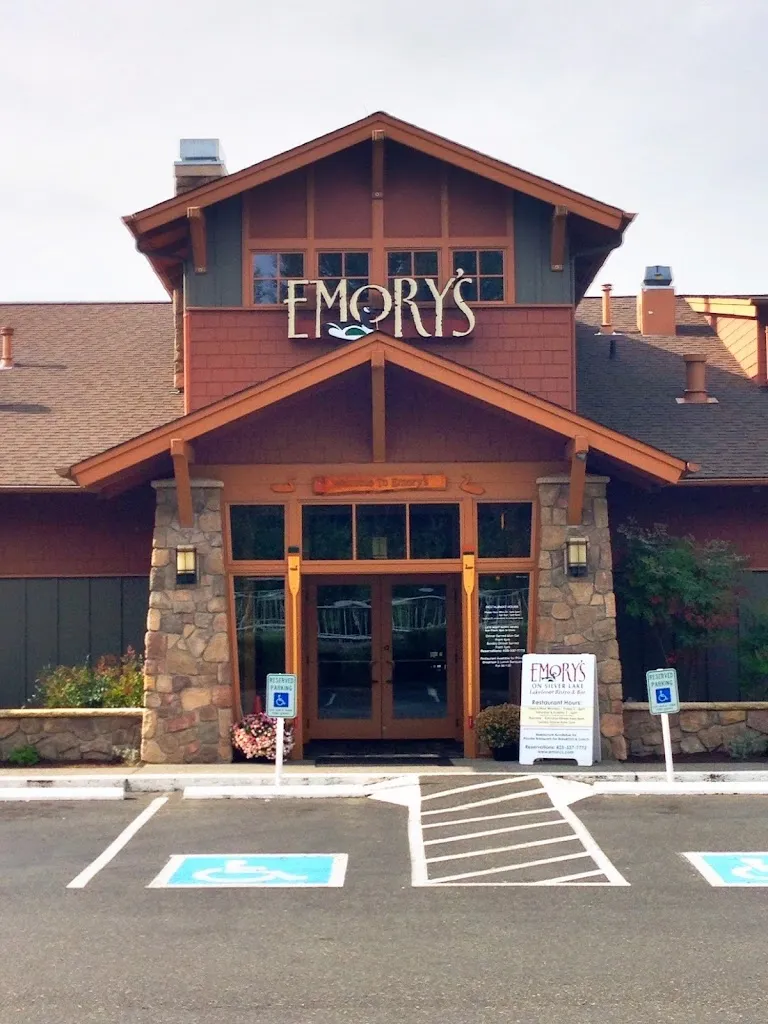 Emory's on Silver Lake restaurant in Everett, WA