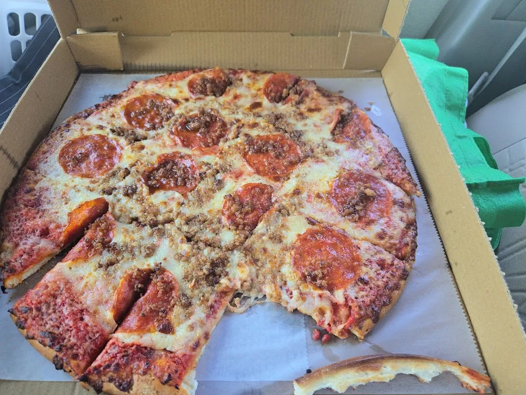 Evaroni's Pizza_Kenova, WV_slider_image_3
