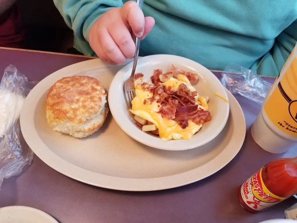 Tudor's Biscuit World_Main St, Ceredo_slider_image_3