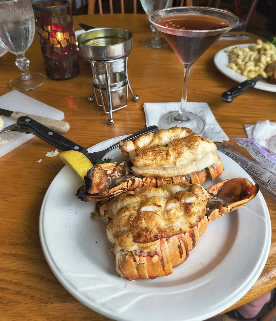 Lizzy JesseJohnson_Colony House Restaurant_Trevor, WI_reseña