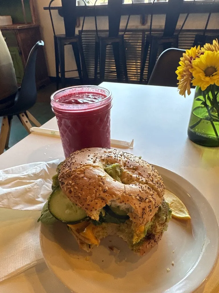 Urban Beets Cafe & Juicery_Brown Deer, WI_slider_imagen_3