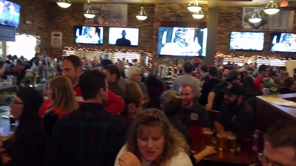 Champps Americana Brookfield_Brookfield, WI_slider_image_2