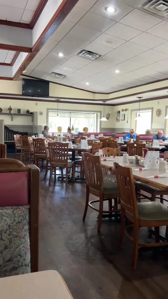 Benjamin Khachaturian_Andrea’s Family Restaurant_Cudahy, WI_reseña