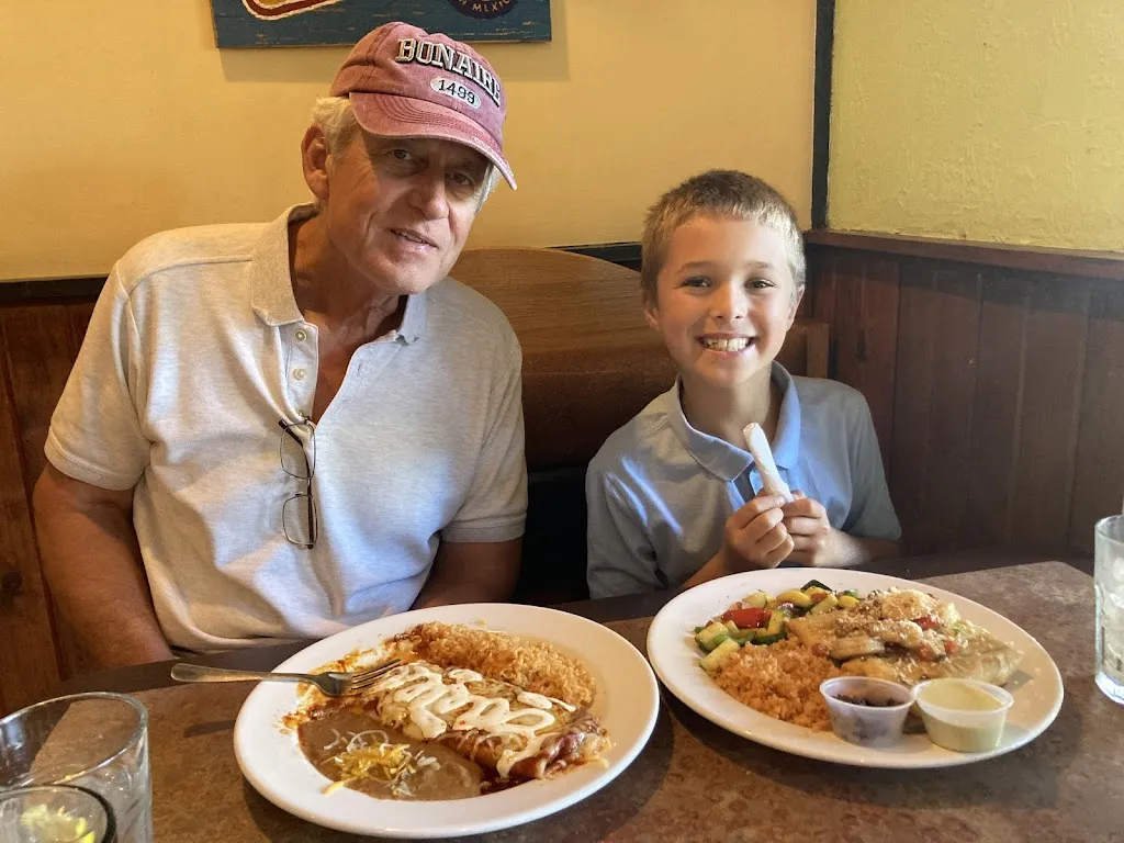 Rox-Anne Klemetsen_Señor Tomas Mexican - Latin Restaurant_Hartland, WI_review