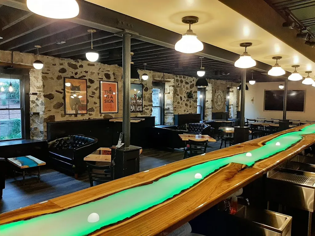 Brewed Omen restaurant à Hartford, WI