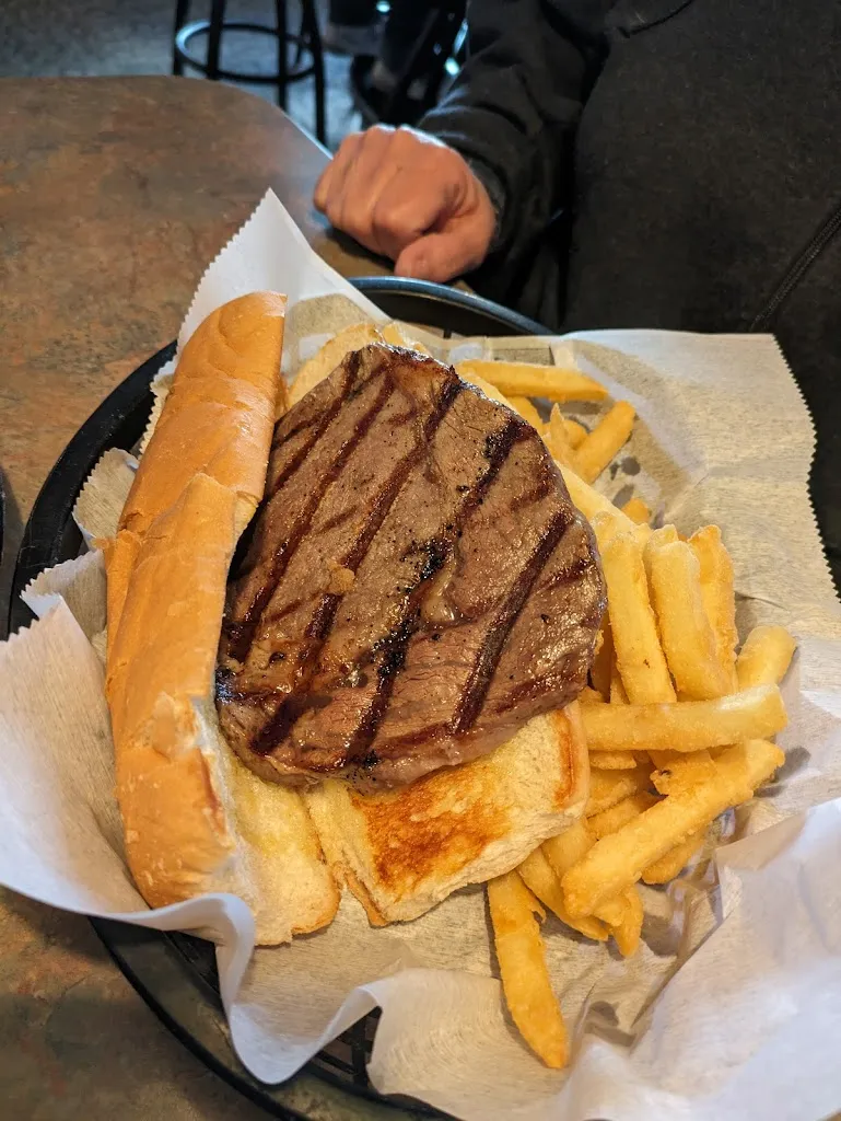 The Roundabout Bar & Grill_Kaukauna, WI_slider_image_2
