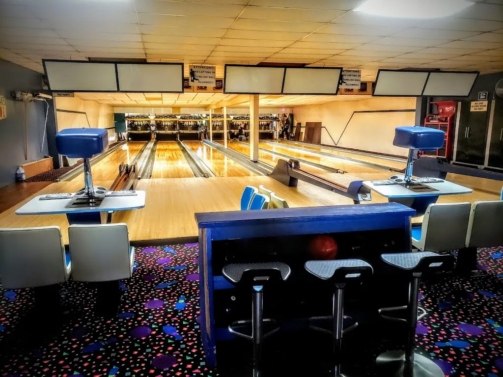 Juneau Lanes restaurant in Juneau, WI