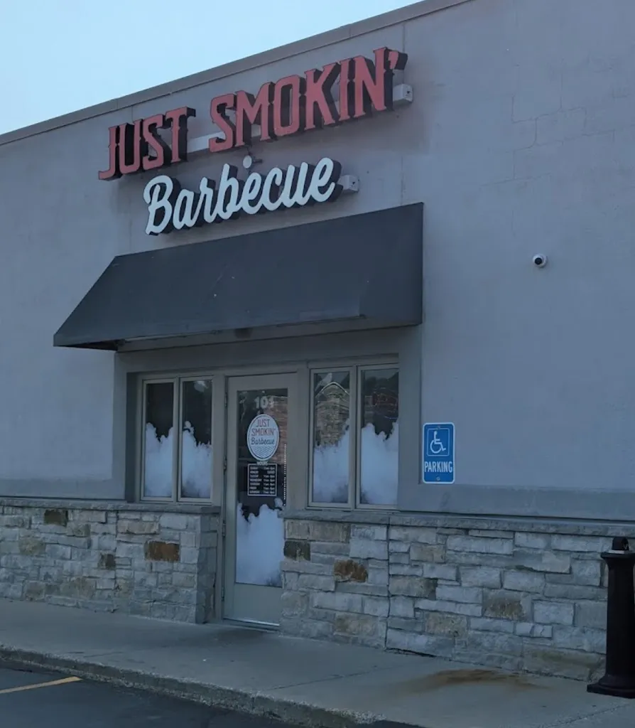 Just Smokin' Barbecue restaurant à Lannon, WI