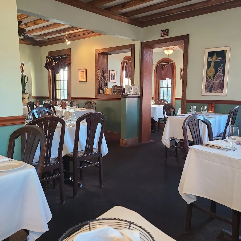 Lagniappe Brasserie restaurant à 17001 W Greenfield Ave, New