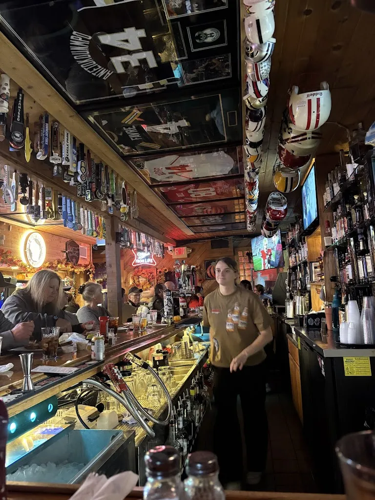 The Cellar Pub & Grill_Oak Creek, WI_slider_imagen_2