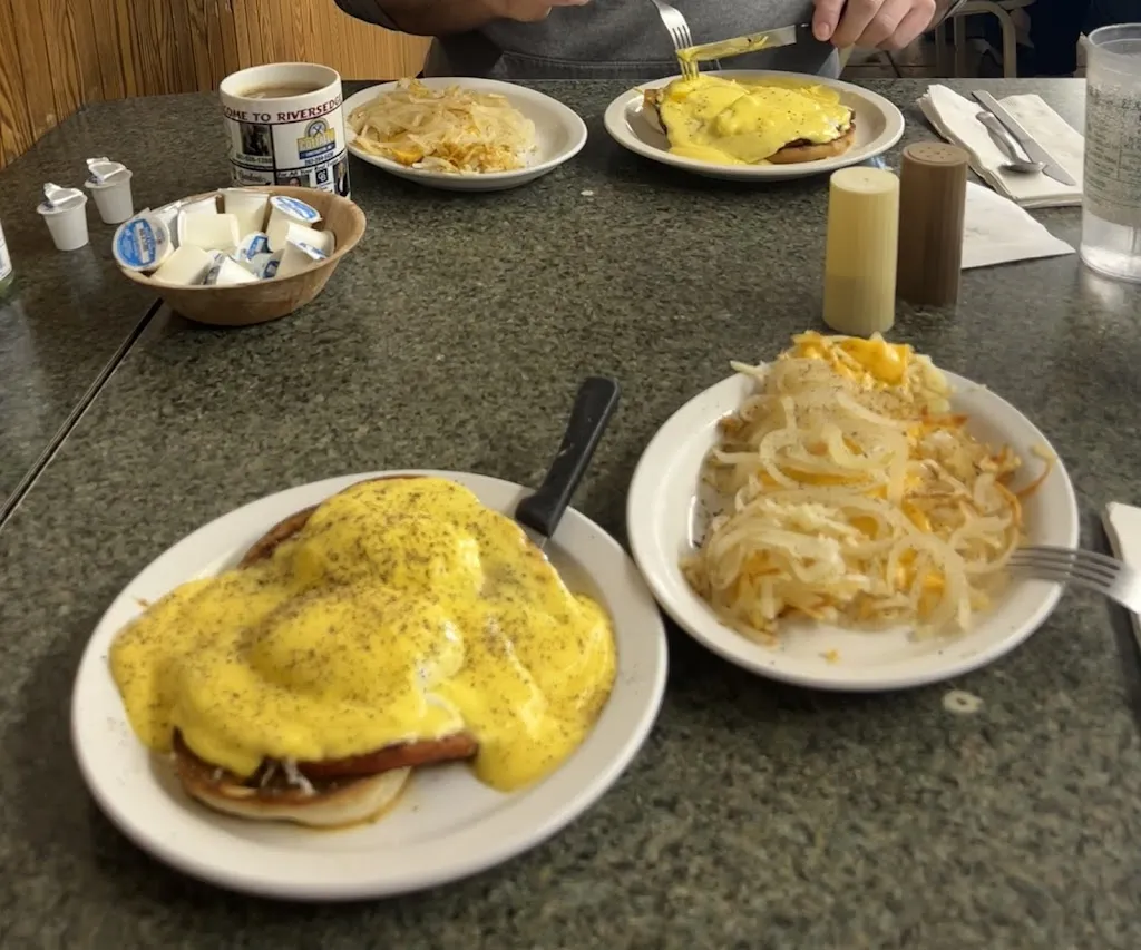 Mike Ropicky_Rivers Edge Restaurant_Saukville, WI_review