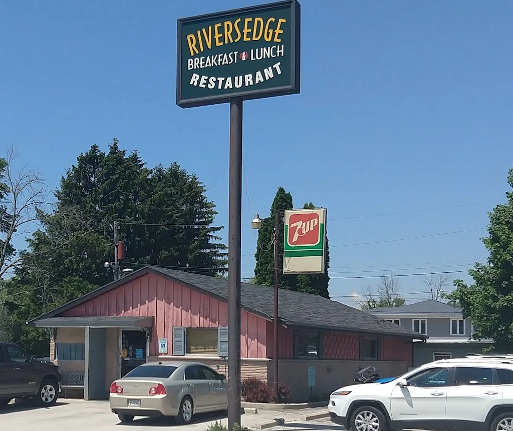 Rivers Edge Restaurant restaurante en Saukville, WI
