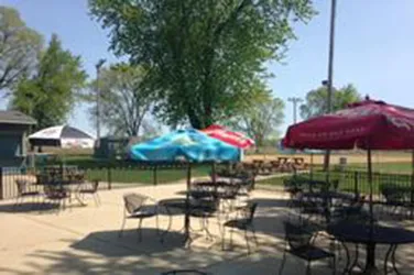 The Sandlots of Salem Lakes | Burgers, Brew and Baseball restaurante en Salem Lakes, WI