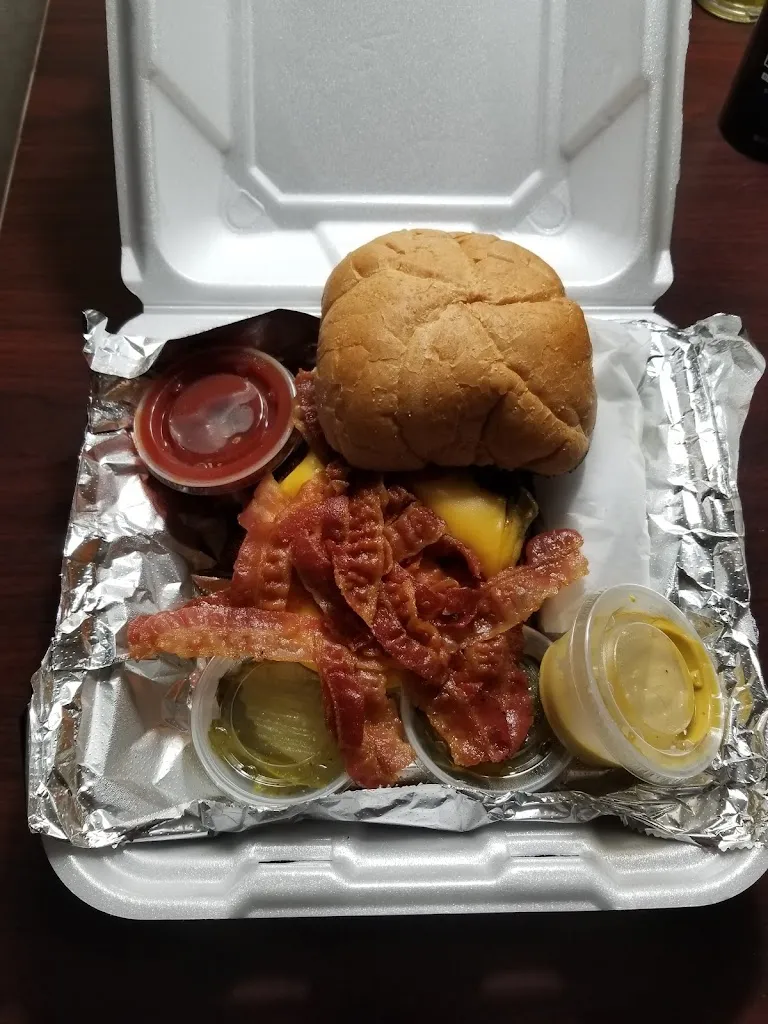 TheHardrock Critic_J'Sports Bar & Grill_Saukville, WI_review