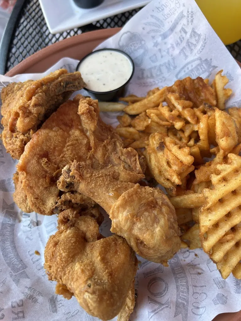 Kimberly Hartman_Lakeview Bar and Grill_Shell Lake, WI_reseña