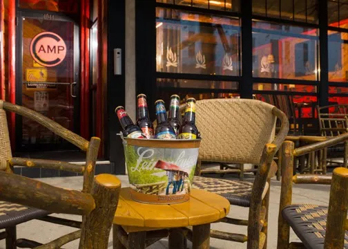 Camp Bar | Shorewood restaurante en Shorewood, WI