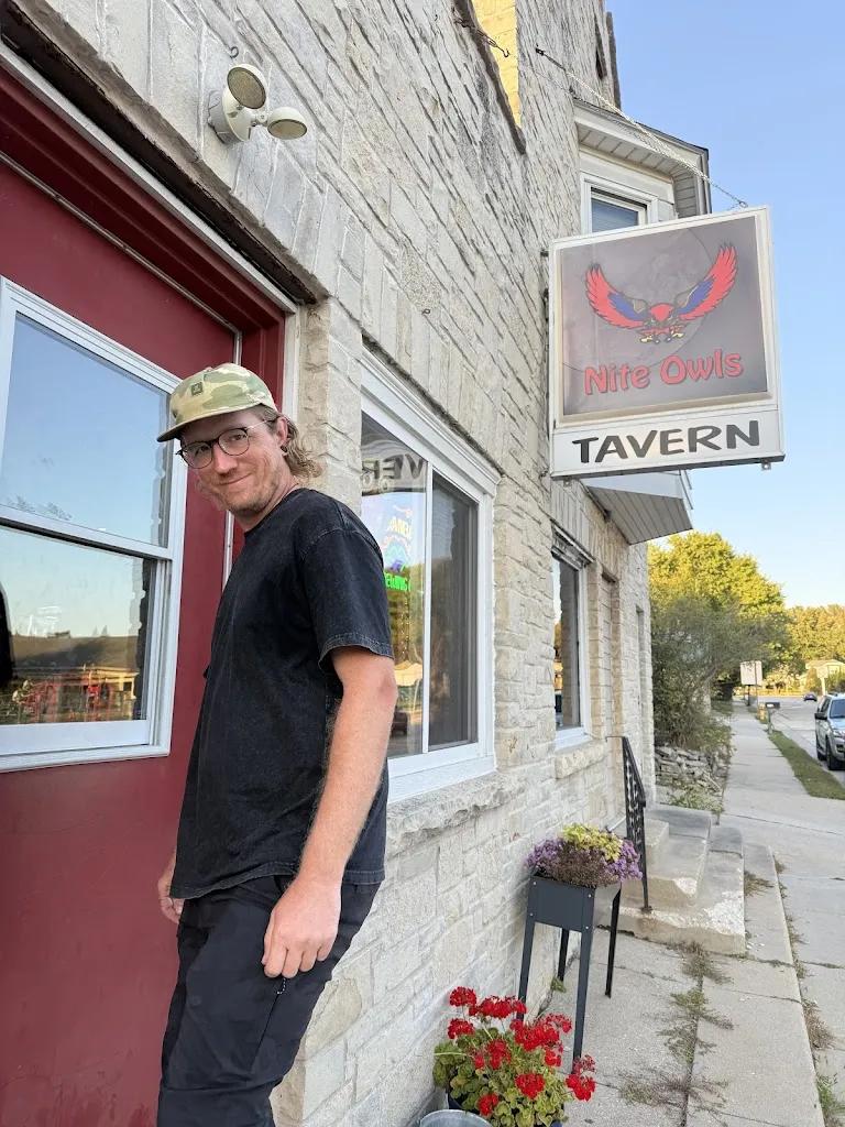 Ethan Young VerKuilen_Nite Owls Tavern_Slinger, WI_review