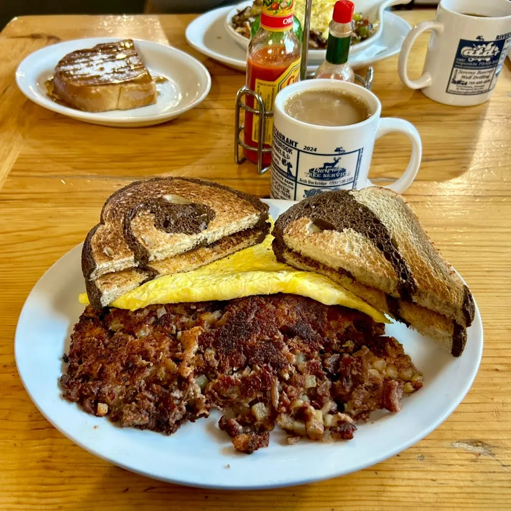 Riverstreet Family Restaurant_Spooner, WI_slider_imagen_3