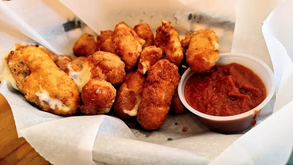 Tracks Bar and Family Dining_Spooner, WI_slider_imagen_2
